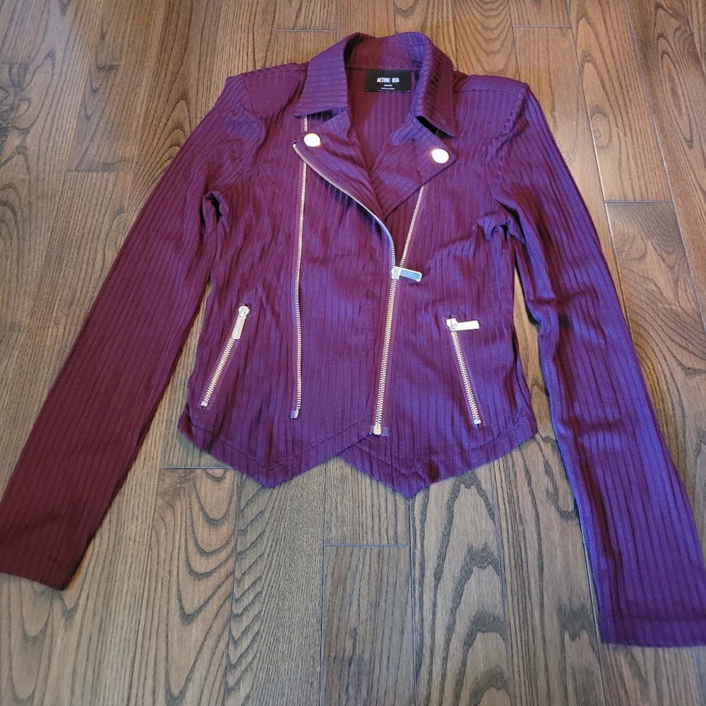 NWOTStylish Jacket/Blazer/Top,Versatile,beautiful gold finishes for classy look. - Picture 4 of 16
